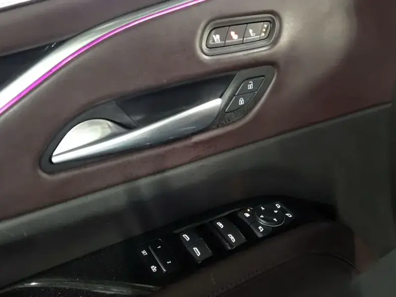 2023 Cadillac Escalade с пробегом 28 697 км
