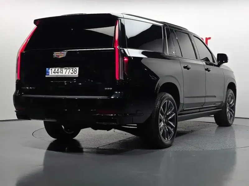 2023 Cadillac Escalade с пробегом 26 541 км