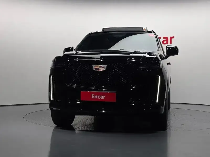 2023 Cadillac Escalade с пробегом 26 541 км