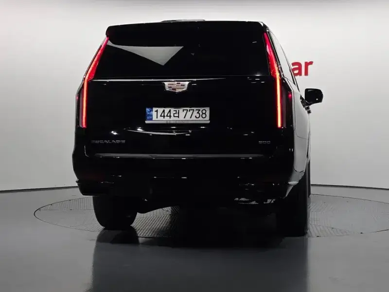 2023 Cadillac Escalade с пробегом 26 541 км