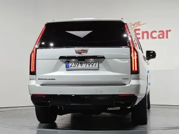 2025 Cadillac Escalade с пробегом 3 995 км
