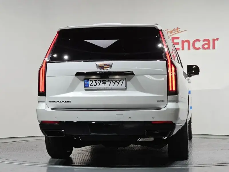 2025 Cadillac Escalade с пробегом 3 995 км