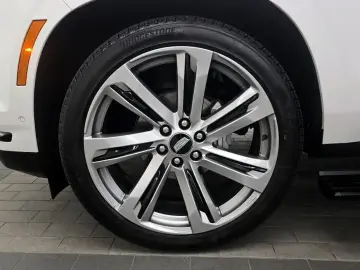 2025 Cadillac Escalade с пробегом 3 995 км