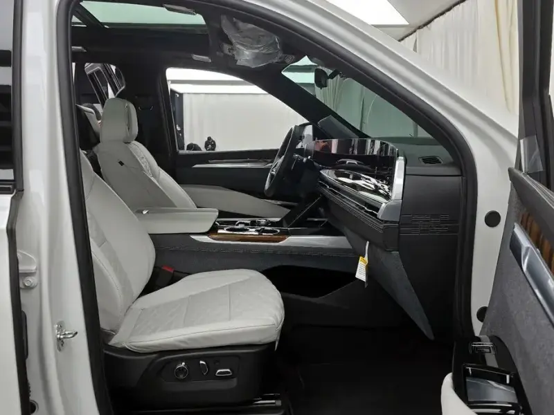 2025 Cadillac Escalade с пробегом 3 995 км