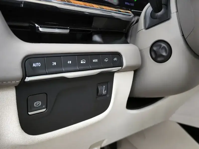 2023 Cadillac Escalade с пробегом 13 762 км