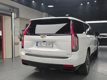 2023 Cadillac Escalade с пробегом 11 775 км