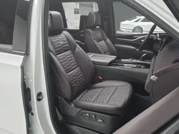 2023 Cadillac Escalade с пробегом 11 775 км