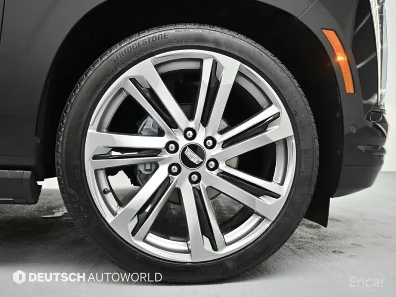 2025 Cadillac Escalade с пробегом 3 935 км