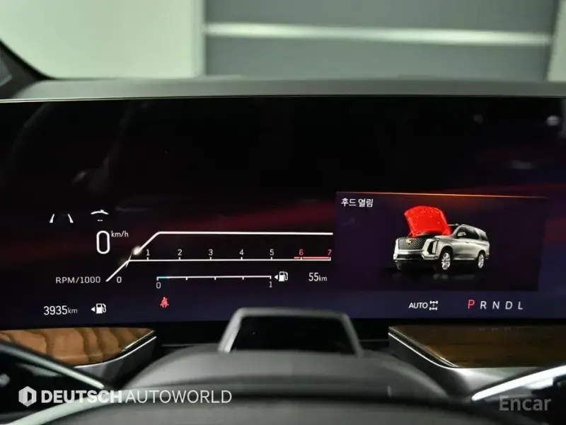 2025 Cadillac Escalade с пробегом 3 935 км