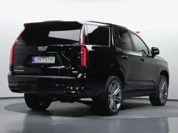 2025 Cadillac Escalade с пробегом 14 237 км