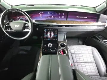 2025 Cadillac Escalade с пробегом 14 237 км