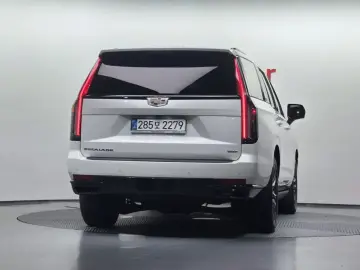 2021 Cadillac Escalade с пробегом 28 981 км
