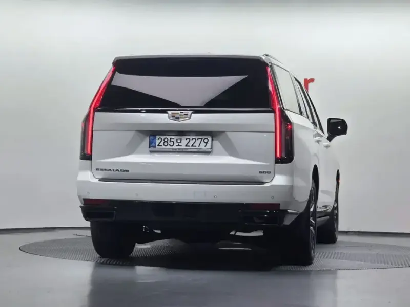2021 Cadillac Escalade с пробегом 28 981 км
