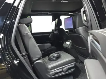 2025 Cadillac Escalade с пробегом 14 237 км