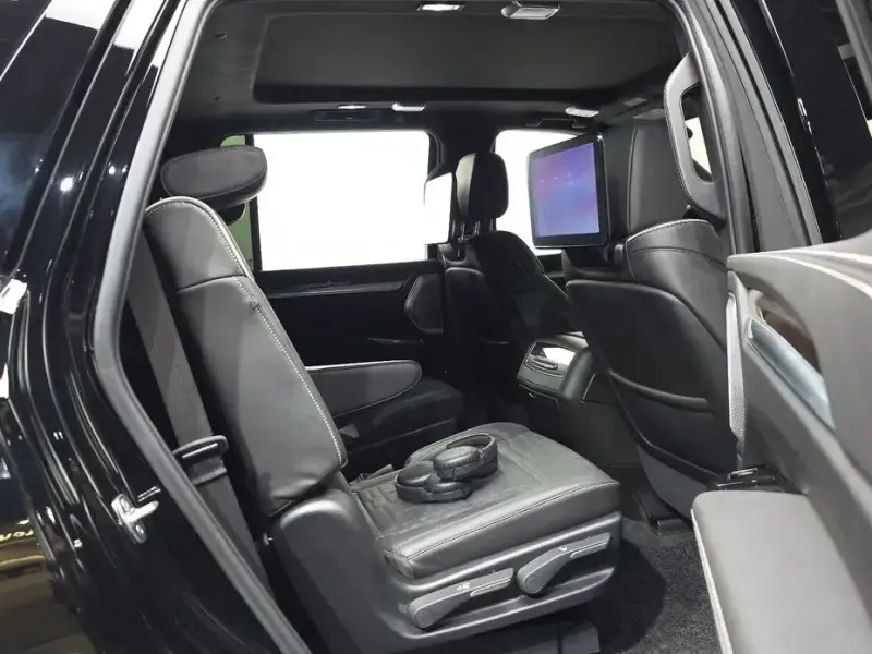2025 Cadillac Escalade с пробегом 14 237 км