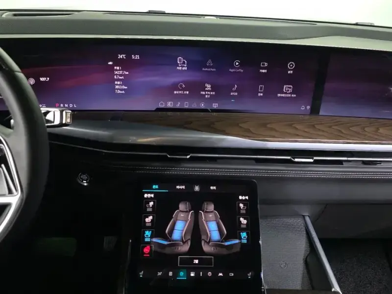 2025 Cadillac Escalade с пробегом 14 237 км