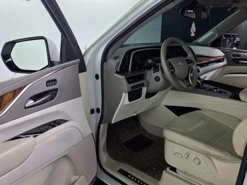 2021 Cadillac Escalade с пробегом 28 981 км