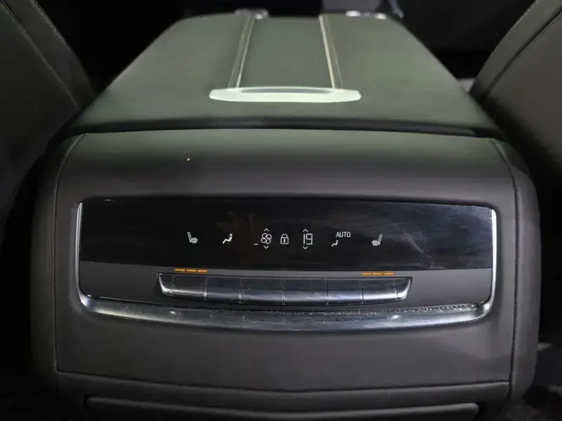2025 Cadillac Escalade с пробегом 14 237 км