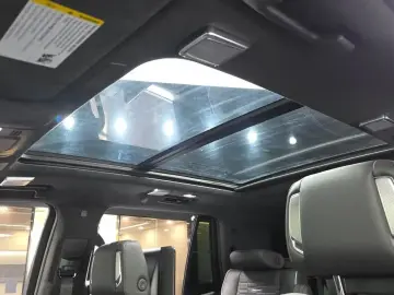 2025 Cadillac Escalade с пробегом 14 237 км