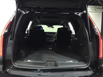 2025 Cadillac Escalade с пробегом 14 237 км