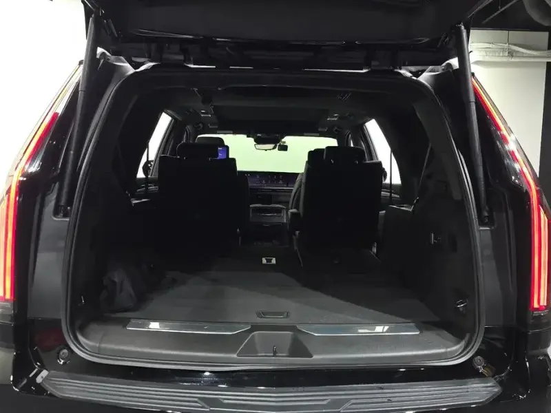 2025 Cadillac Escalade с пробегом 14 237 км