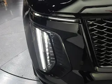 2025 Cadillac Escalade с пробегом 14 237 км