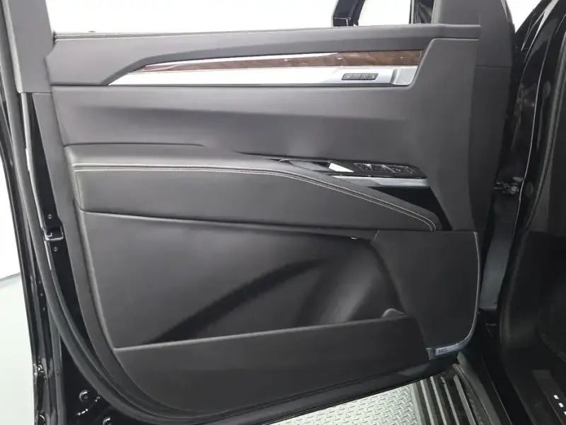 2025 Cadillac Escalade с пробегом 14 237 км