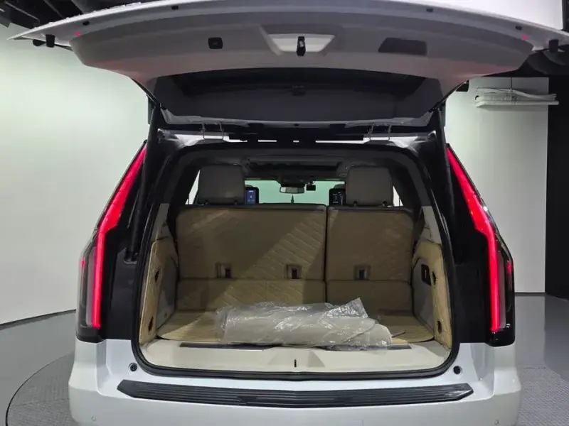 2021 Cadillac Escalade с пробегом 28 981 км
