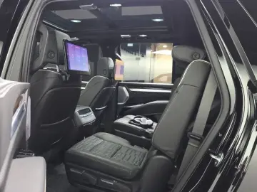 2025 Cadillac Escalade с пробегом 14 237 км