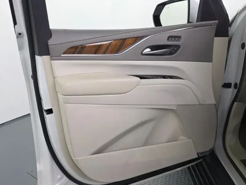 2021 Cadillac Escalade с пробегом 28 981 км
