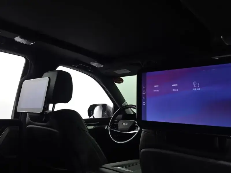2025 Cadillac Escalade с пробегом 14 237 км