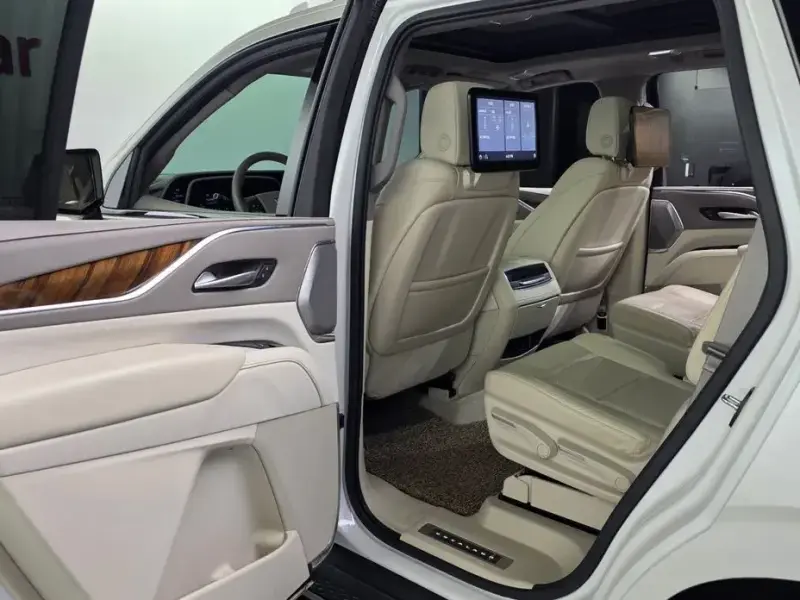 2021 Cadillac Escalade с пробегом 28 981 км
