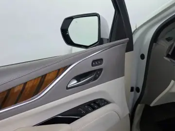 2021 Cadillac Escalade с пробегом 28 981 км
