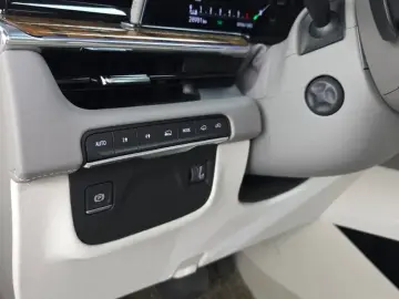 2021 Cadillac Escalade с пробегом 28 981 км