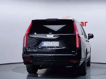 2022 Cadillac Escalade с пробегом 38 475 км