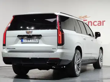 2025 Cadillac Escalade с пробегом 14 837 км
