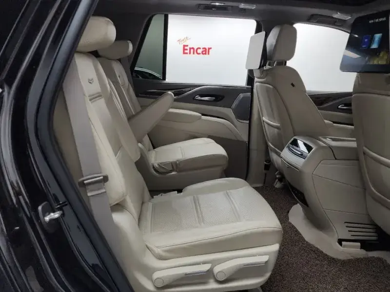 2022 Cadillac Escalade с пробегом 38 475 км