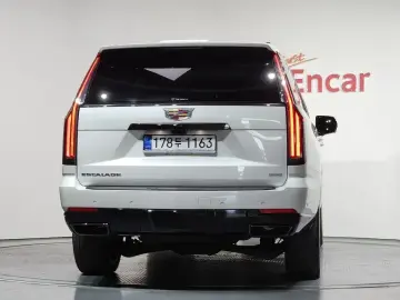 2025 Cadillac Escalade с пробегом 14 837 км