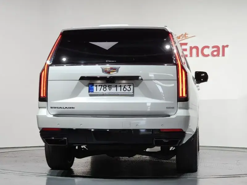2025 Cadillac Escalade с пробегом 14 837 км