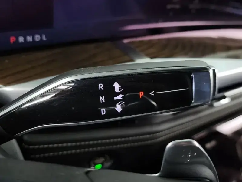 2025 Cadillac Escalade с пробегом 14 837 км
