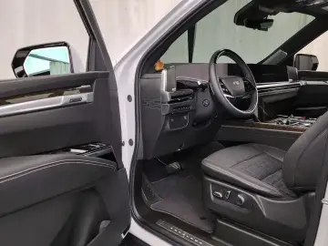 2025 Cadillac Escalade с пробегом 14 837 км