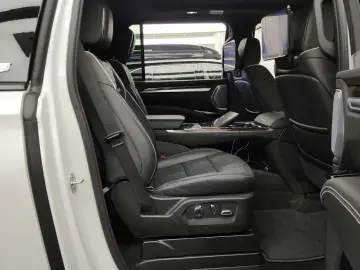 2025 Cadillac Escalade с пробегом 14 837 км