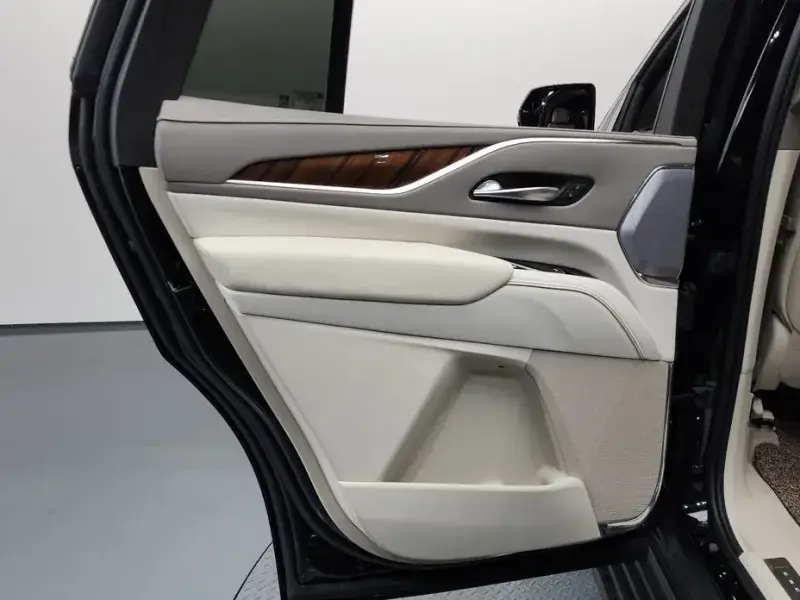 2022 Cadillac Escalade с пробегом 38 475 км