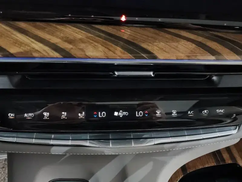 2022 Cadillac Escalade с пробегом 38 475 км