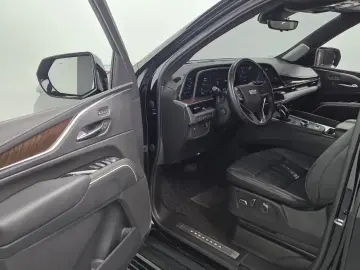 2023 Cadillac Escalade с пробегом 49 109 км