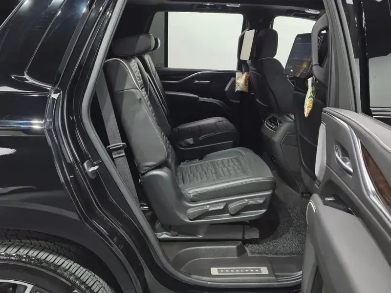 2023 Cadillac Escalade с пробегом 49 109 км