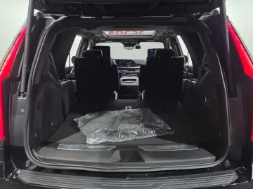 2023 Cadillac Escalade с пробегом 49 109 км