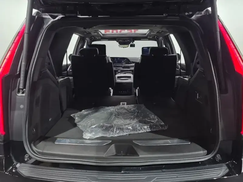2023 Cadillac Escalade с пробегом 49 109 км