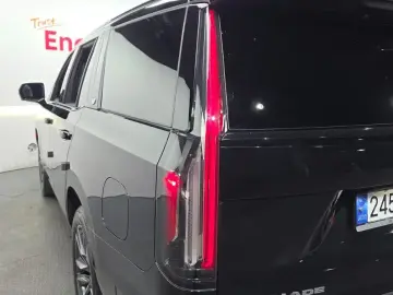 2023 Cadillac Escalade с пробегом 49 109 км