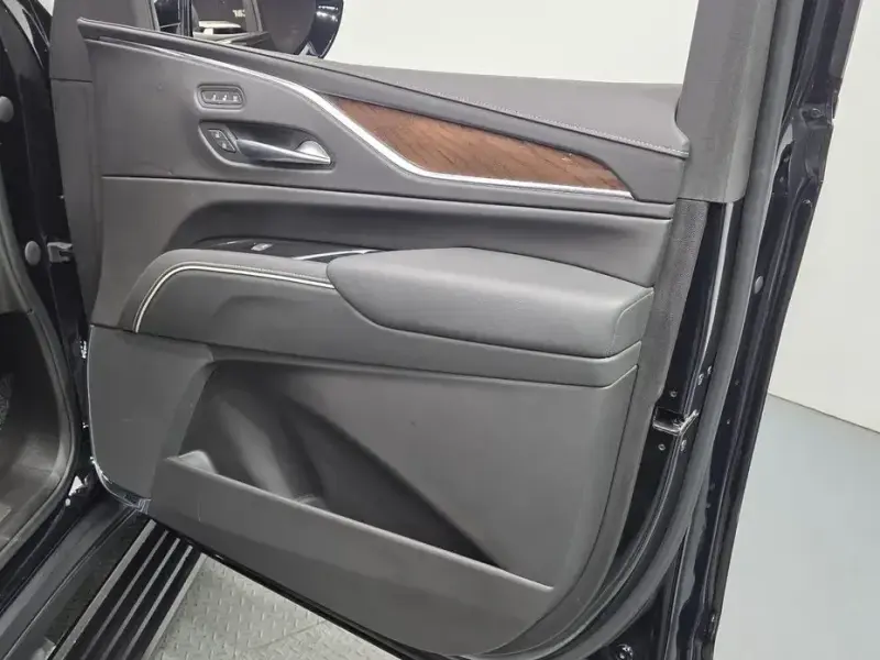 2023 Cadillac Escalade с пробегом 49 109 км